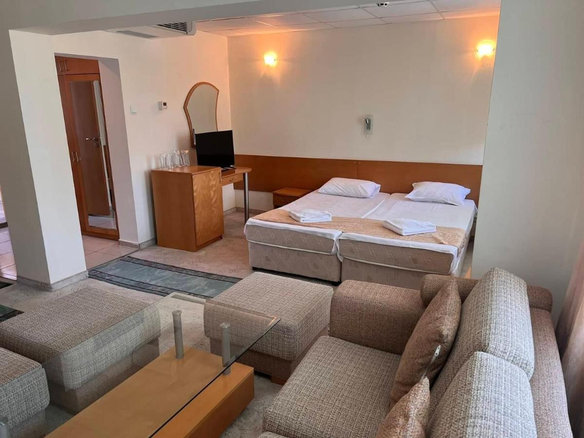 Хотел Диамант Hotel Diamond Balchik Ngoại thất bức ảnh